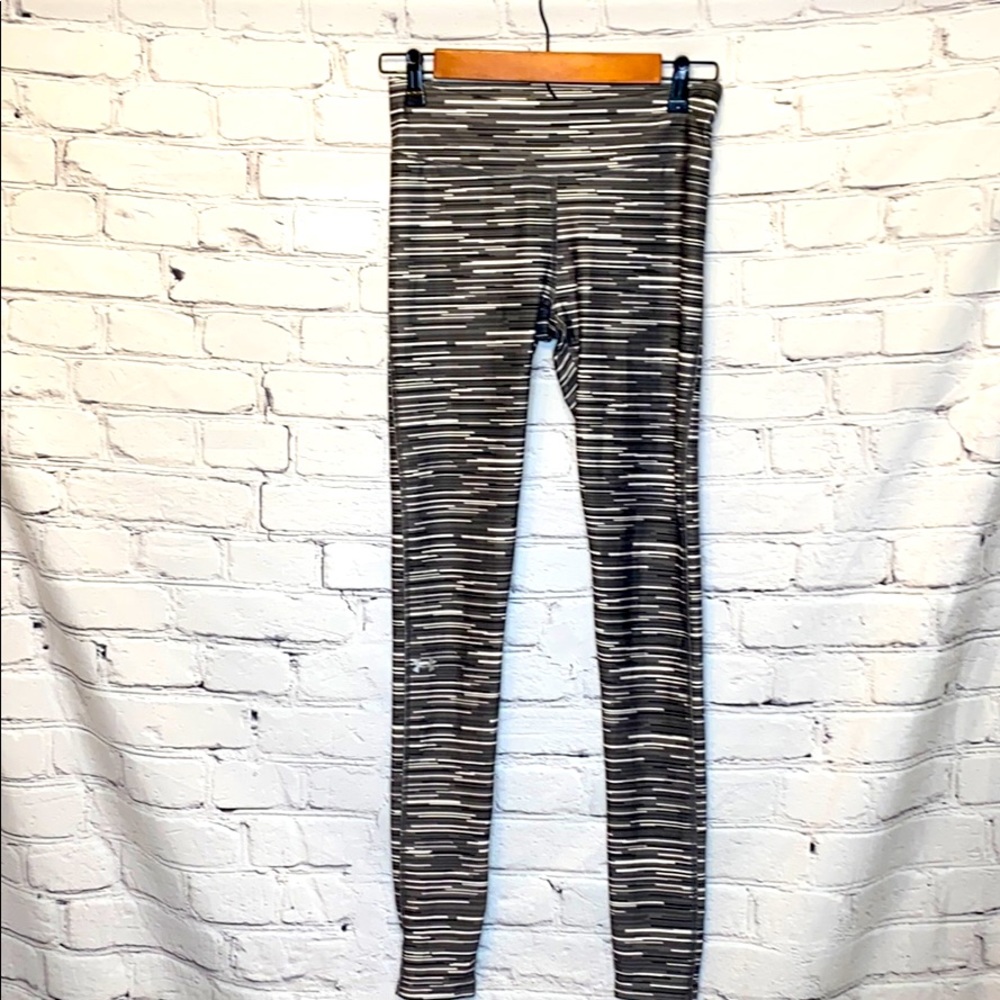Under Armour Gray White Stripe Compression Leggings Size Small